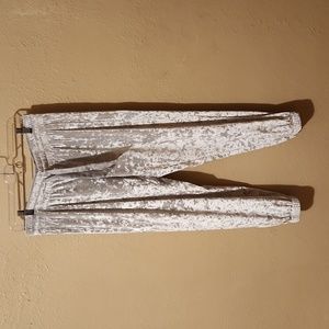 VICTORIAS SECRET SIZE MEDIUM JOGGERS